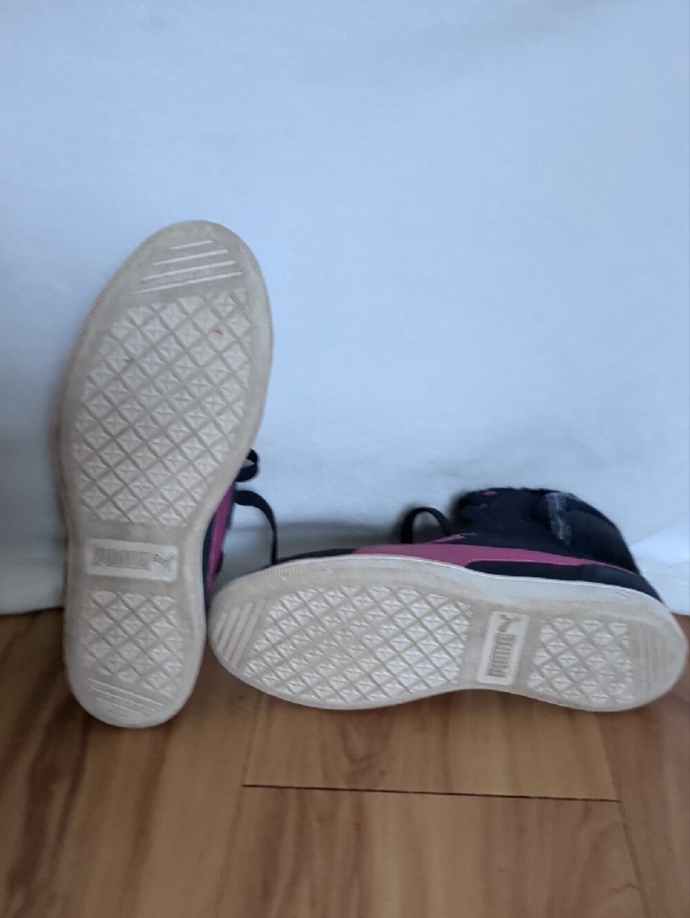 Puma Navy High-Top Sneaker with Pink Logo And Plaid Back. - Picture 11 of 11